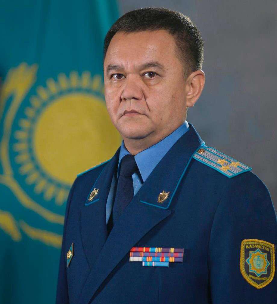 Поздравляем нашего выпускника — Даулета Ертаевича Акылбекова с присвоением классного чина Государственный советник юстиции 3 класса!
