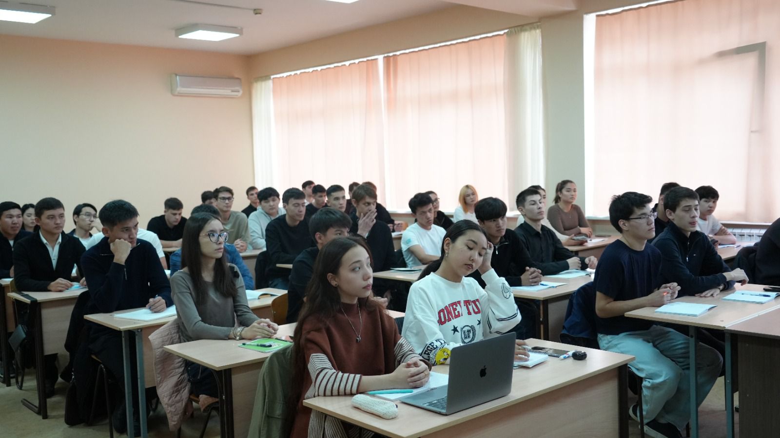 В Университете Кунаева прошла встреча студентов с представителями Департамента прокуратуры г. Алматы