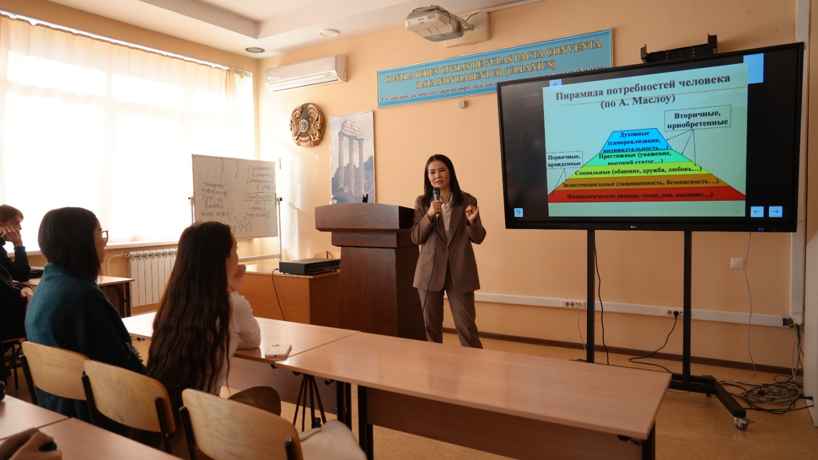 Визит преподавателя из Кыргызской Республики в Университет Кунаева