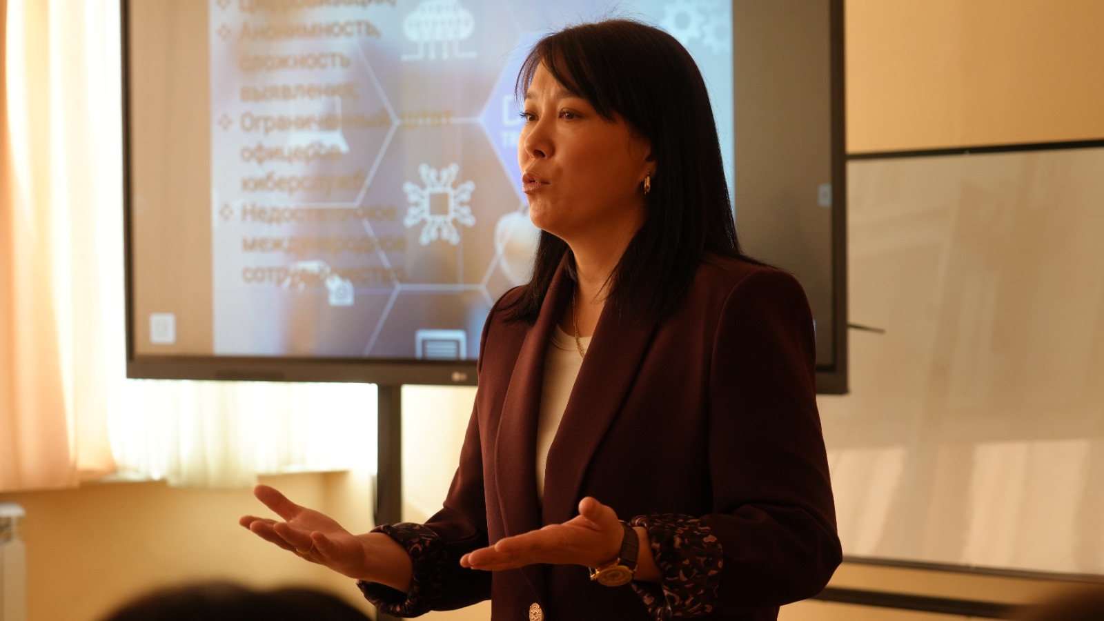 В рамках международного сотрудничества в Университете Кунаева прошли лекции кандидата юридических наук