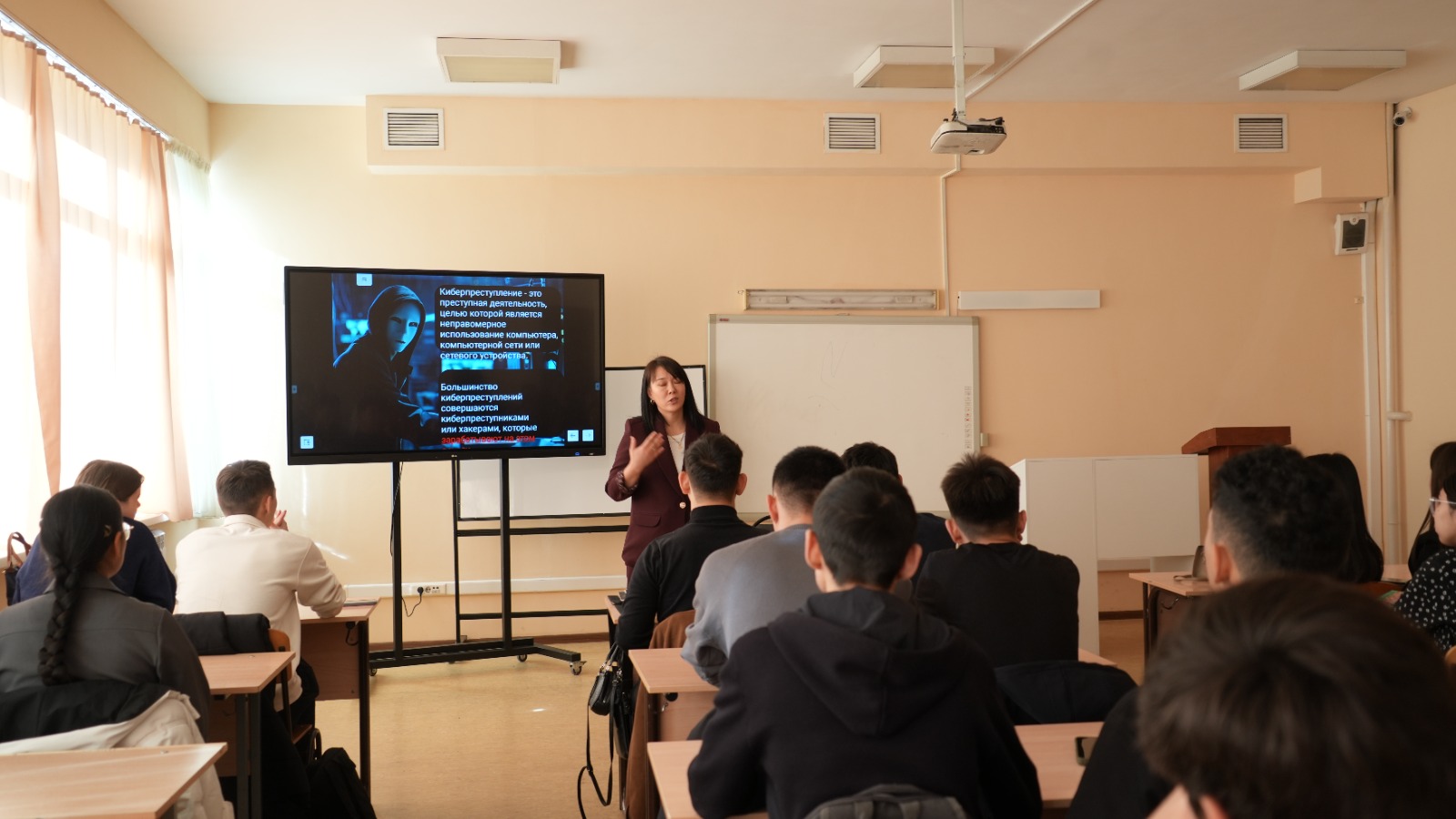 В рамках международного сотрудничества в Университете Кунаева прошли лекции кандидата юридических наук