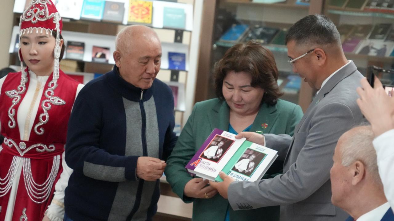 Торжественное открытие выставки «Уголок обмена книгами»