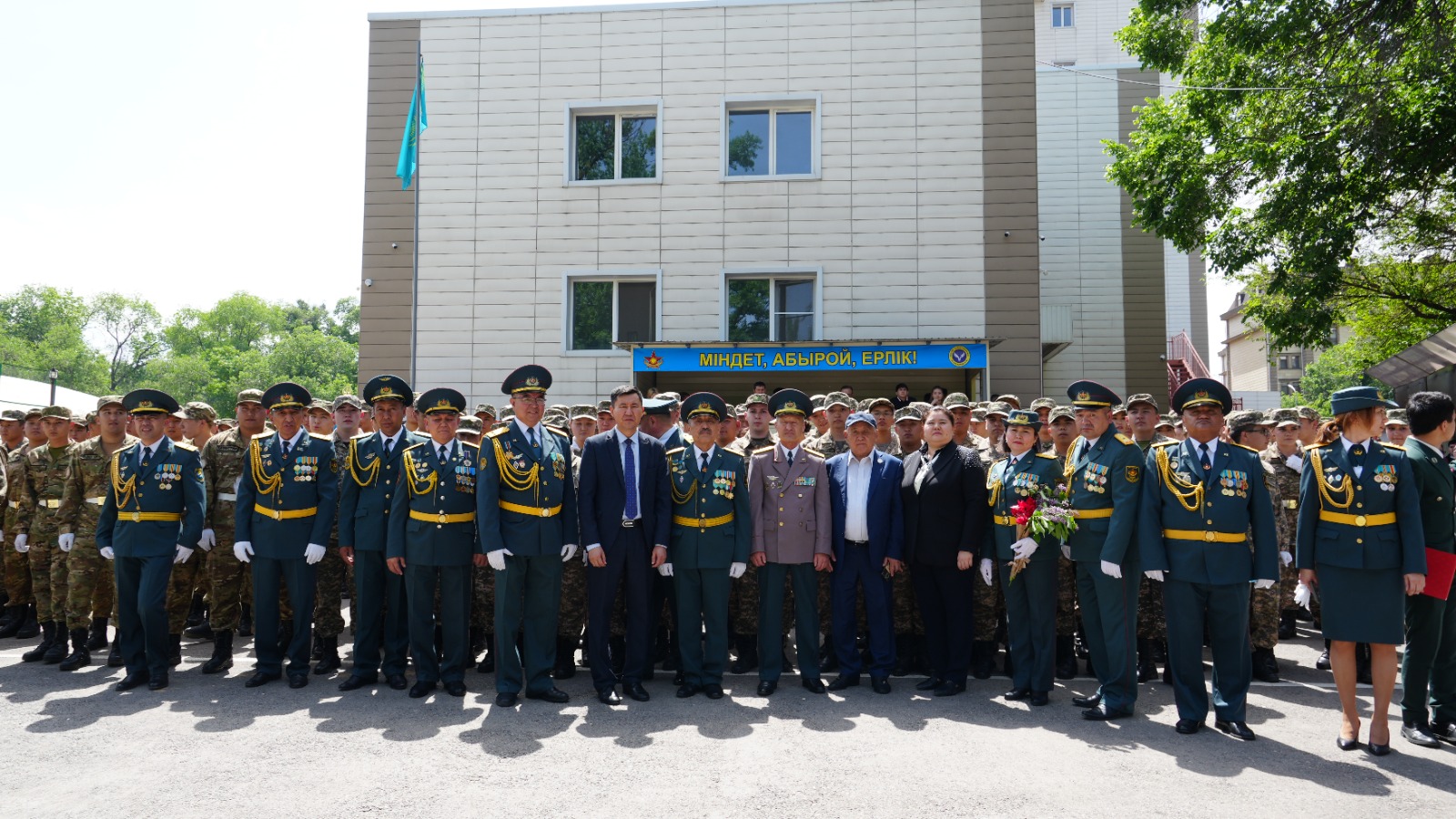 Церемония принятия присяги выпускниками военной кафедры Университет Кунаева